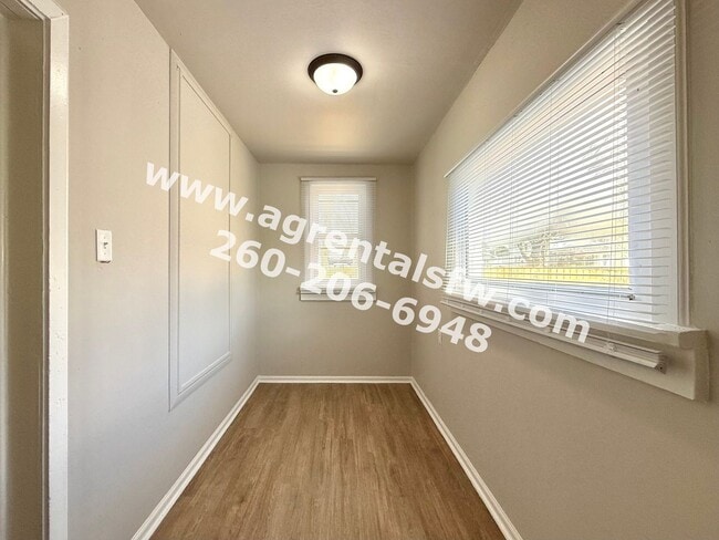 Building Photo - 2 Bedroom House