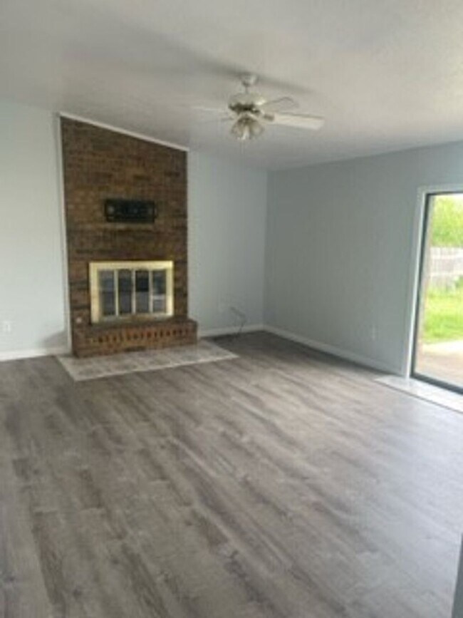 Building Photo - 6049 SW Atterbury Dr