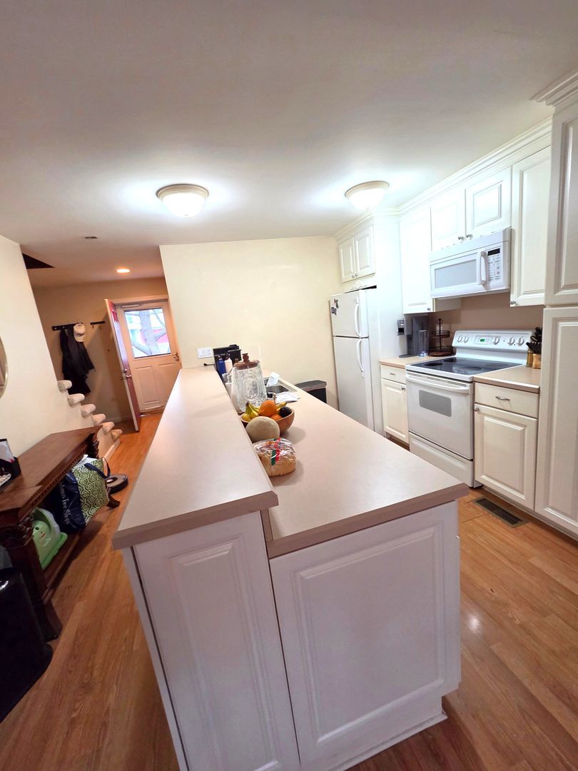 Building Photo - 4 Smithfield Rd