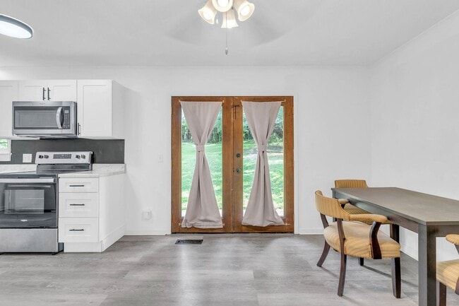 Building Photo - Located in the Heart of Hixson! 3 beds, 2 ...