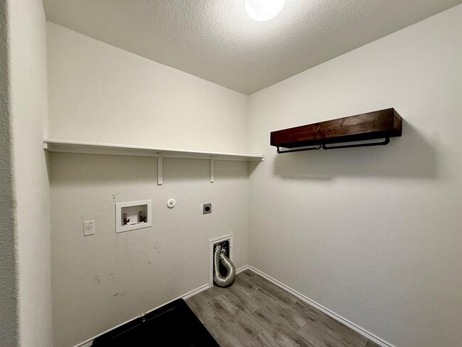 Building Photo - 249 La Dera Dr