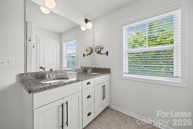 Building Photo - 1093 Chicory Trce