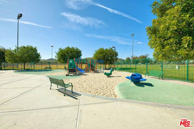 Building Photo - 4566 Via Del Rancho