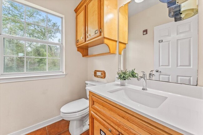 Building Photo - 10 Lowery Ln