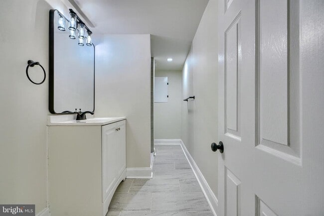 Building Photo - 6504 Rosemont Ave