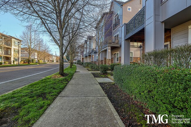 Building Photo - Beautiful Ground Level 1+br Condo ** Water/Sewer/Garbage Included **