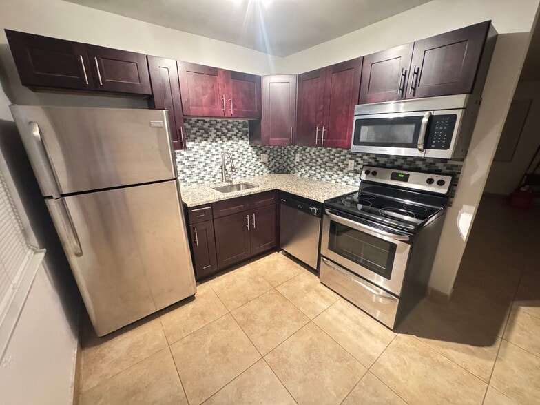 Building Photo - 111 SW 11th Ave