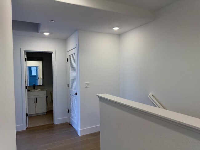 Building Photo - 543 Shockley Aly