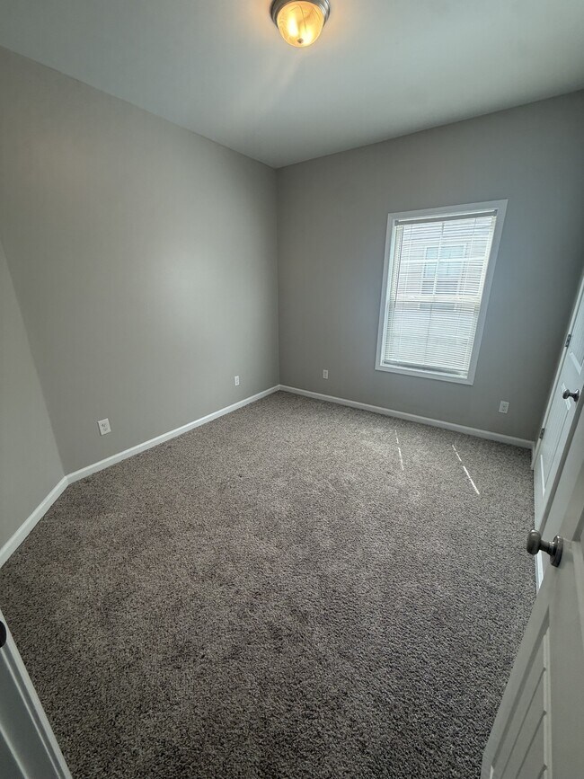 Building Photo - 124 Heyward Dr