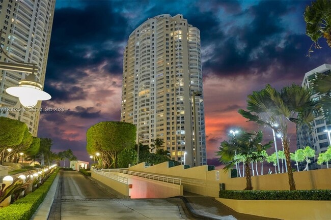 Building Photo - 808 Brickell Key Dr