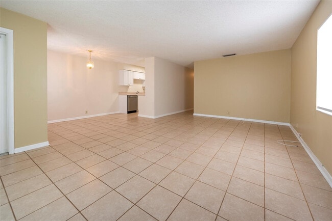Building Photo - 930 Mandarin Isle