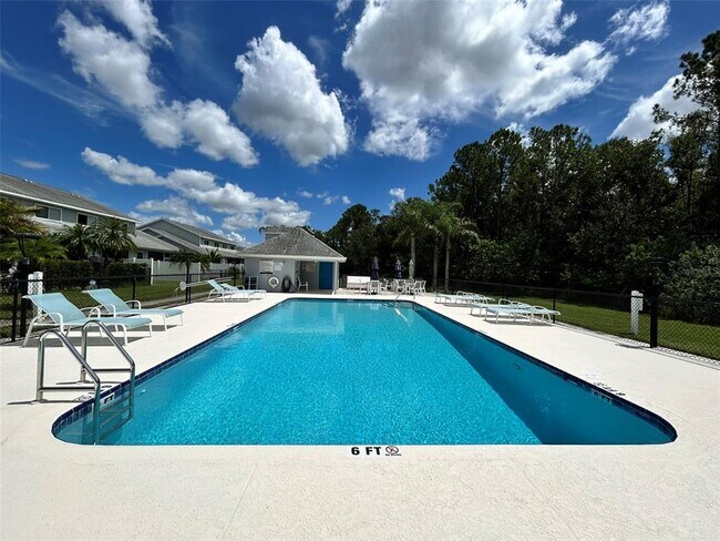 Building Photo - 245 Hemingway Dr