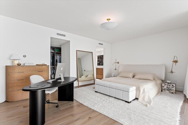 Building Photo - 1040 Biscayne Blvd