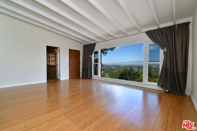 Building Photo - 3682 Berry Dr