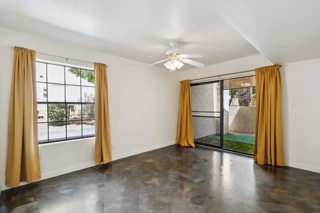 Building Photo - 205 N 74th St