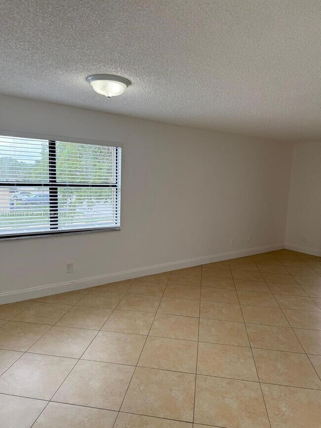 Building Photo - 3399 Foxcroft Rd