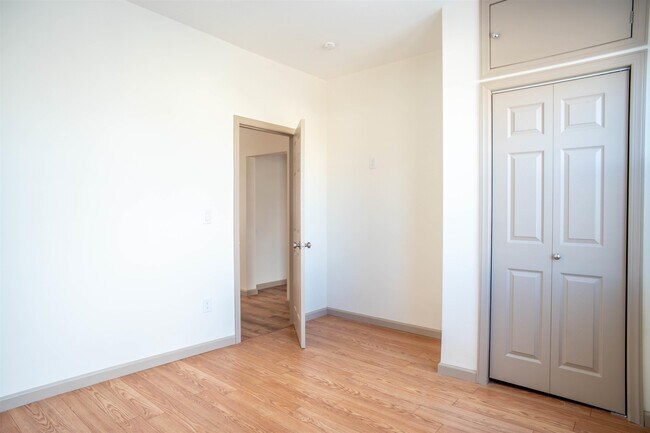 Building Photo - 428 69th St