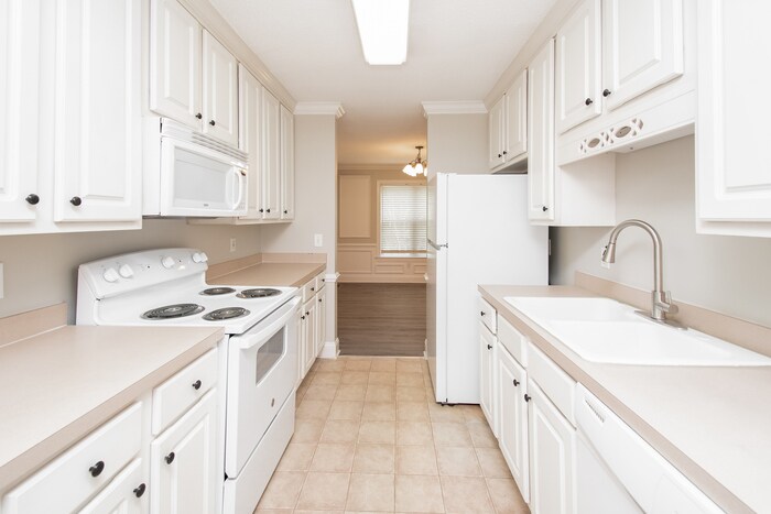 Building Photo - 220 Turtle Creek Dr