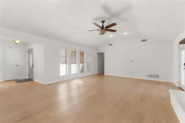 Building Photo - 609 Lake Ridge Dr