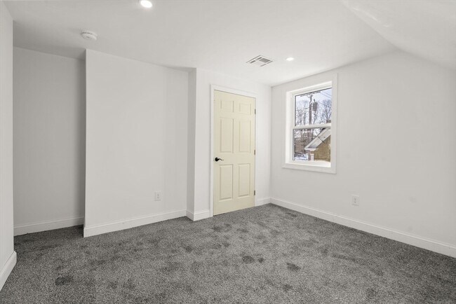 Building Photo - 99 Main St