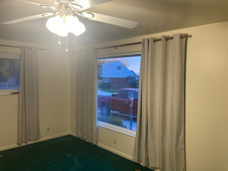 Living Room - 615 E 250 N
