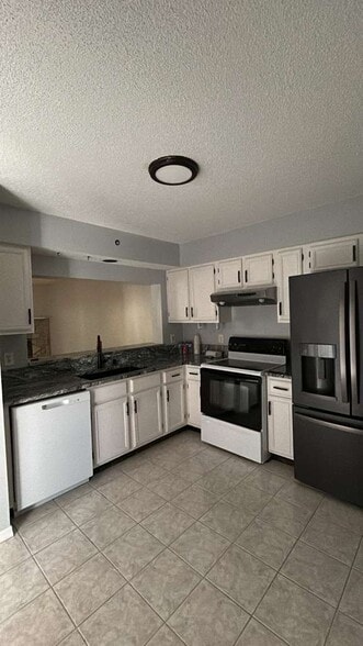 Building Photo - 3015 Candlewyck Ln E