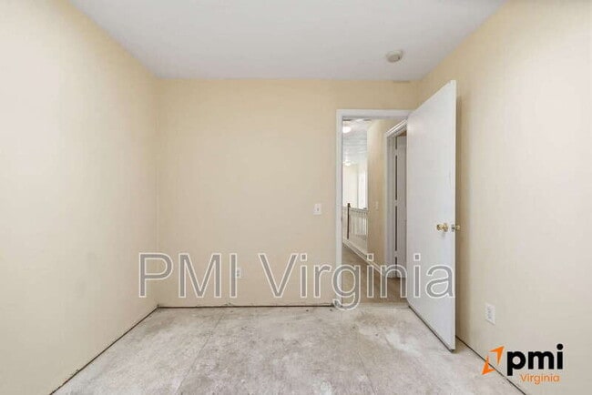 Building Photo - 1002 Nicklaus Dr