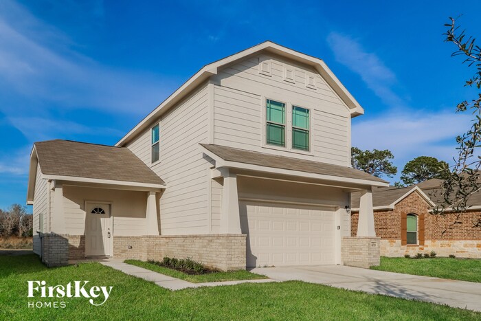 Building Photo - 14725 Country Club Dr