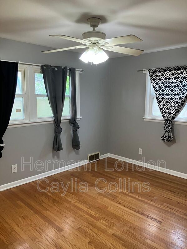 Building Photo - 225 Florisota Dr