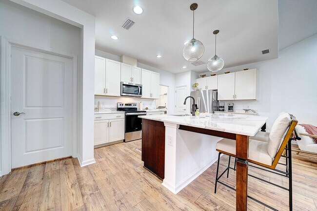 Building Photo - 8980 Coral Reef Wy