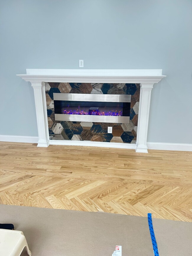 Building Photo - 14 Crystal Dr