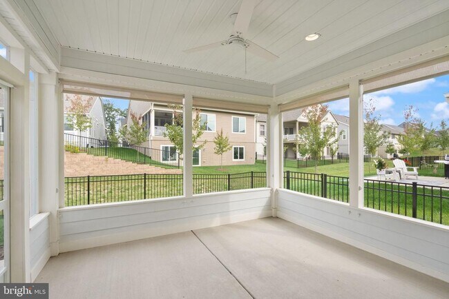 Building Photo - 121 Cowbird St