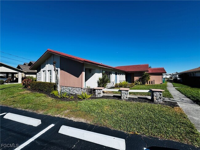 Building Photo - 4107 SE 18th Pl