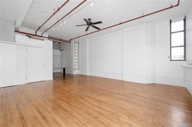 Building Photo - 52 Webster Ave