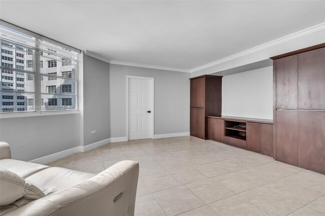 Building Photo - 999 Brickell Bay Dr