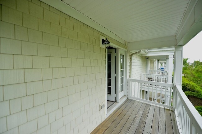 Building Photo - Beach Living!