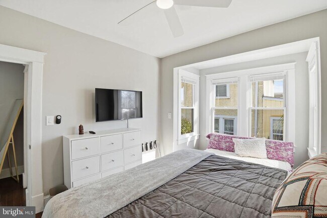 Building Photo - 1341 Franklin St NE