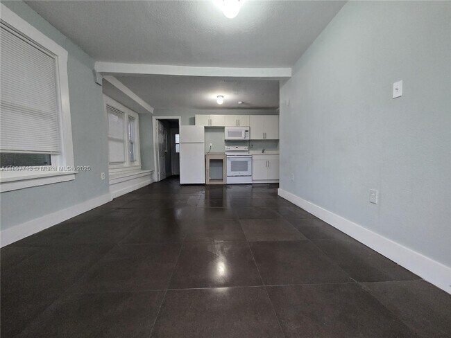 Building Photo - 5909 NW 5th Ct