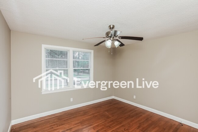 Building Photo - 1454 Fork Ave