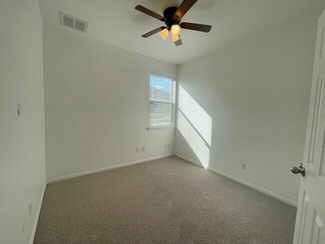 Building Photo - 128 Otono Loop