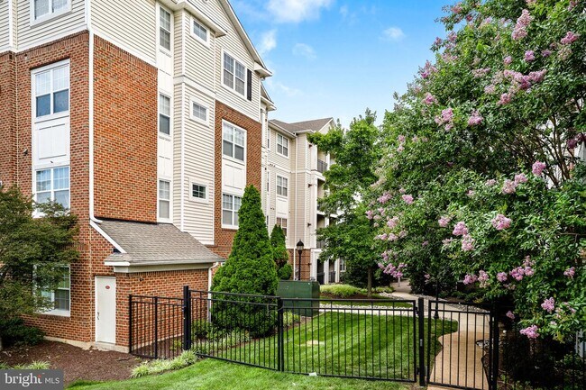 Building Photo - 12921 Centre Park Cir