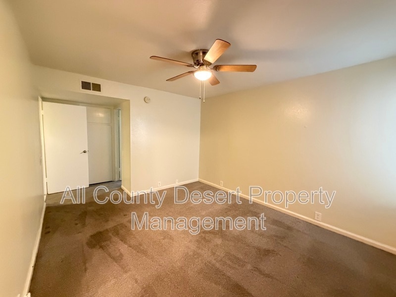 Building Photo - 400 N Sunrise Way