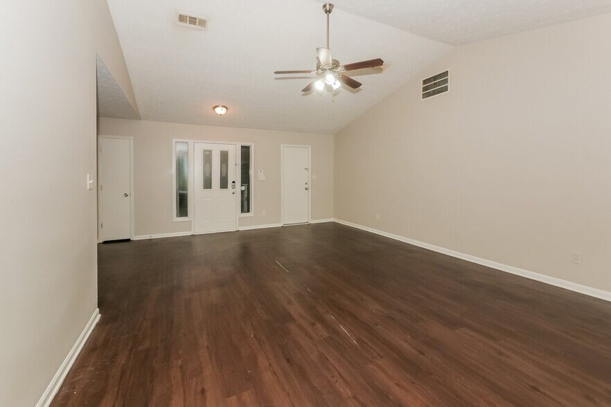Building Photo - 715 Pullman Ln