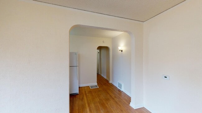 Building Photo - Duplex Available in Beaverdale - 3D Tour