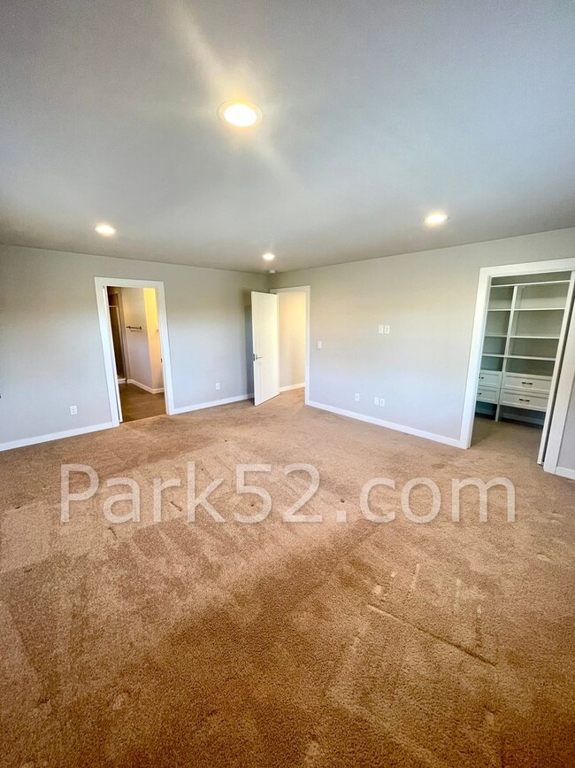 Building Photo - $250 Off 1st Full Month’s Rent! Beautiful ...