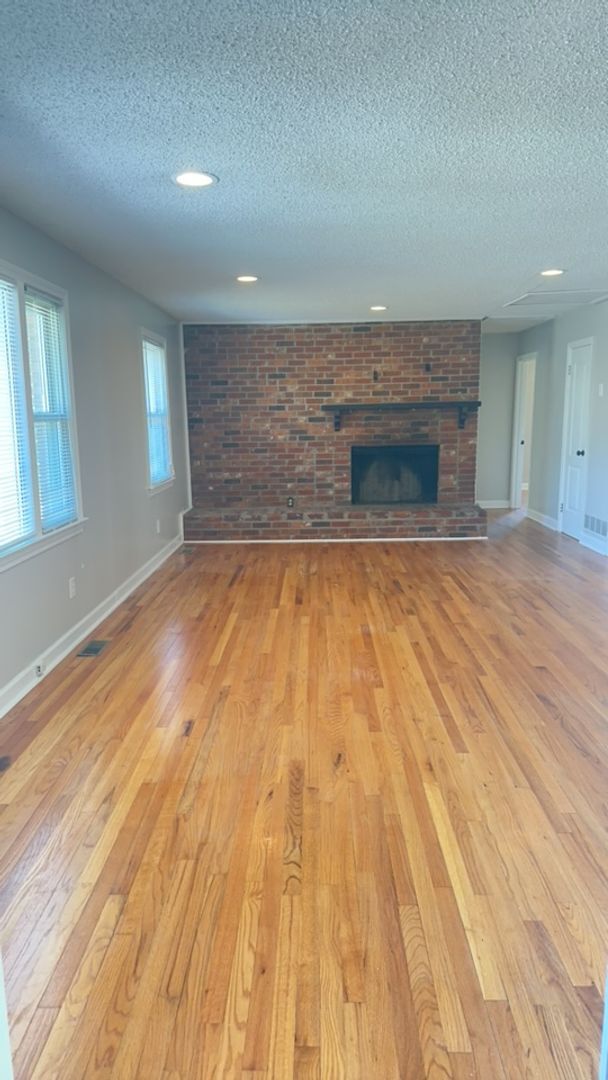 Building Photo - 3 bed 2 bath brick home on corner lot