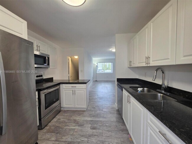 Building Photo - 7971 SW 152nd Ave