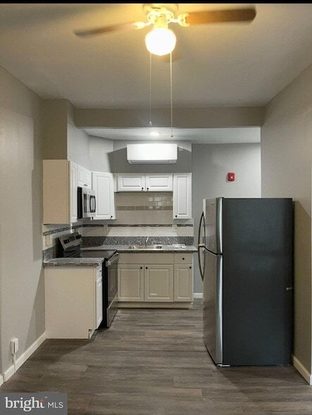 Building Photo - 2045 N 8th St