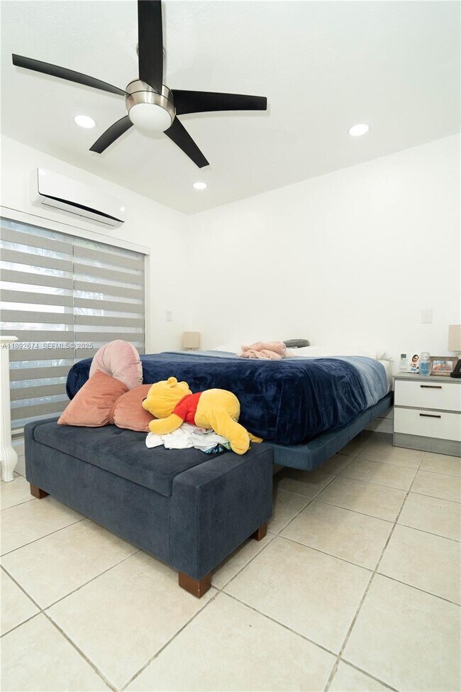 Building Photo - 298 E 3rd St