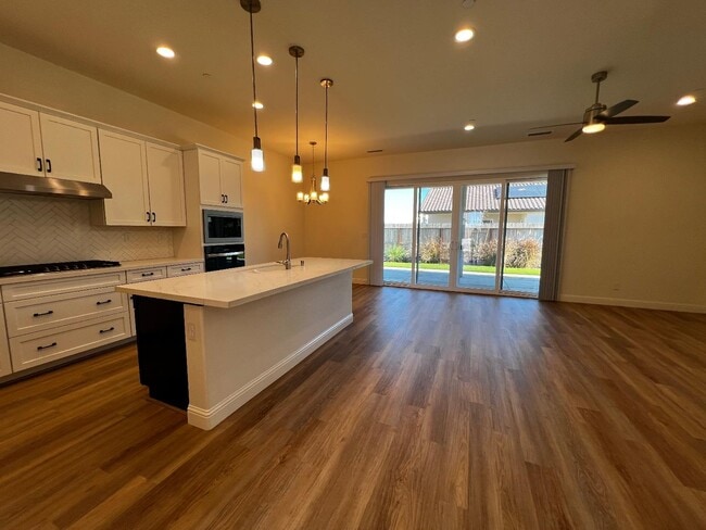 Building Photo - 3072 19th Ave